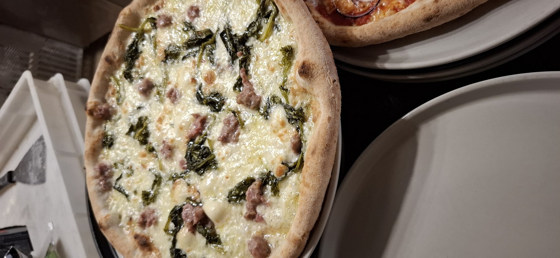 Pizza bianca Angelo d'Oro — salsiccia e friarielli