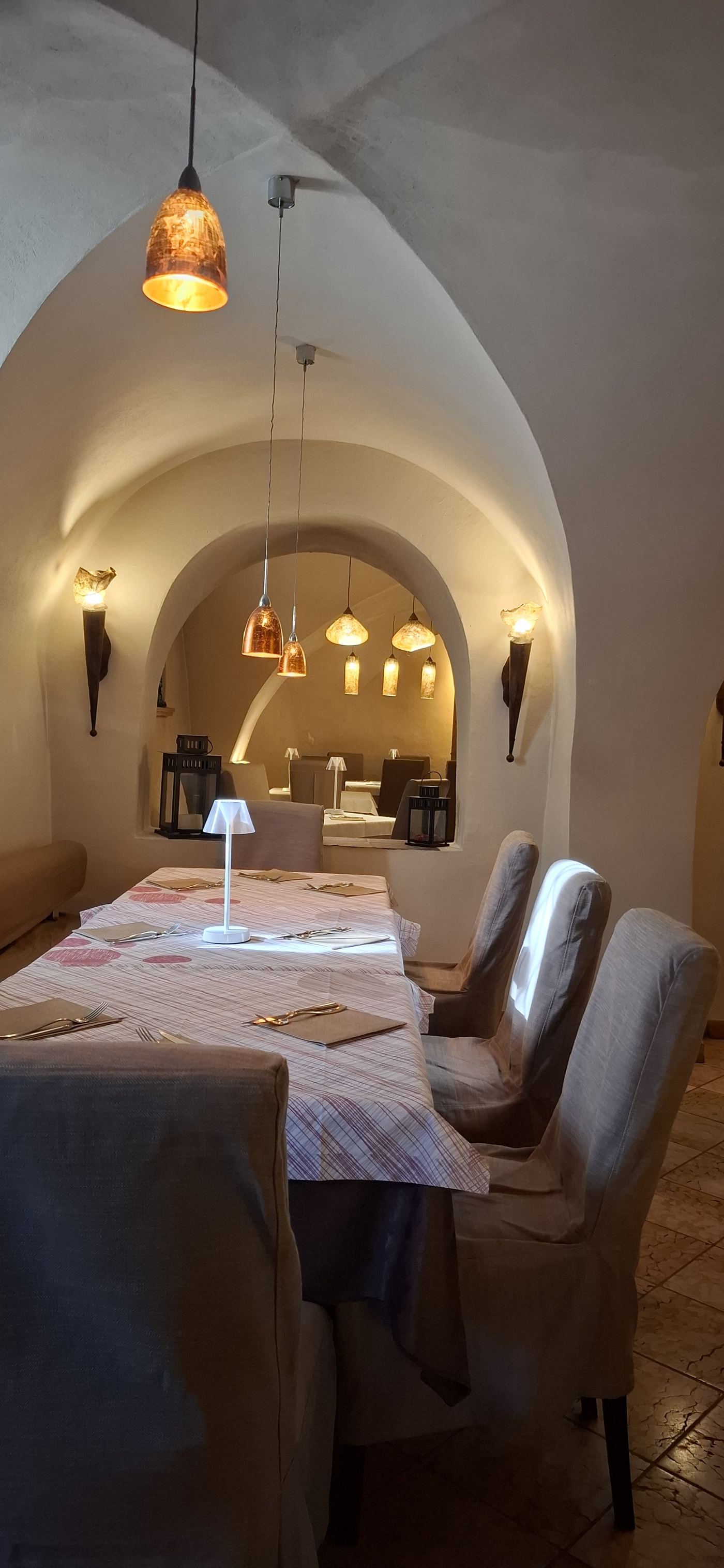 Interno Angelo d'Oro — soffitti a volta