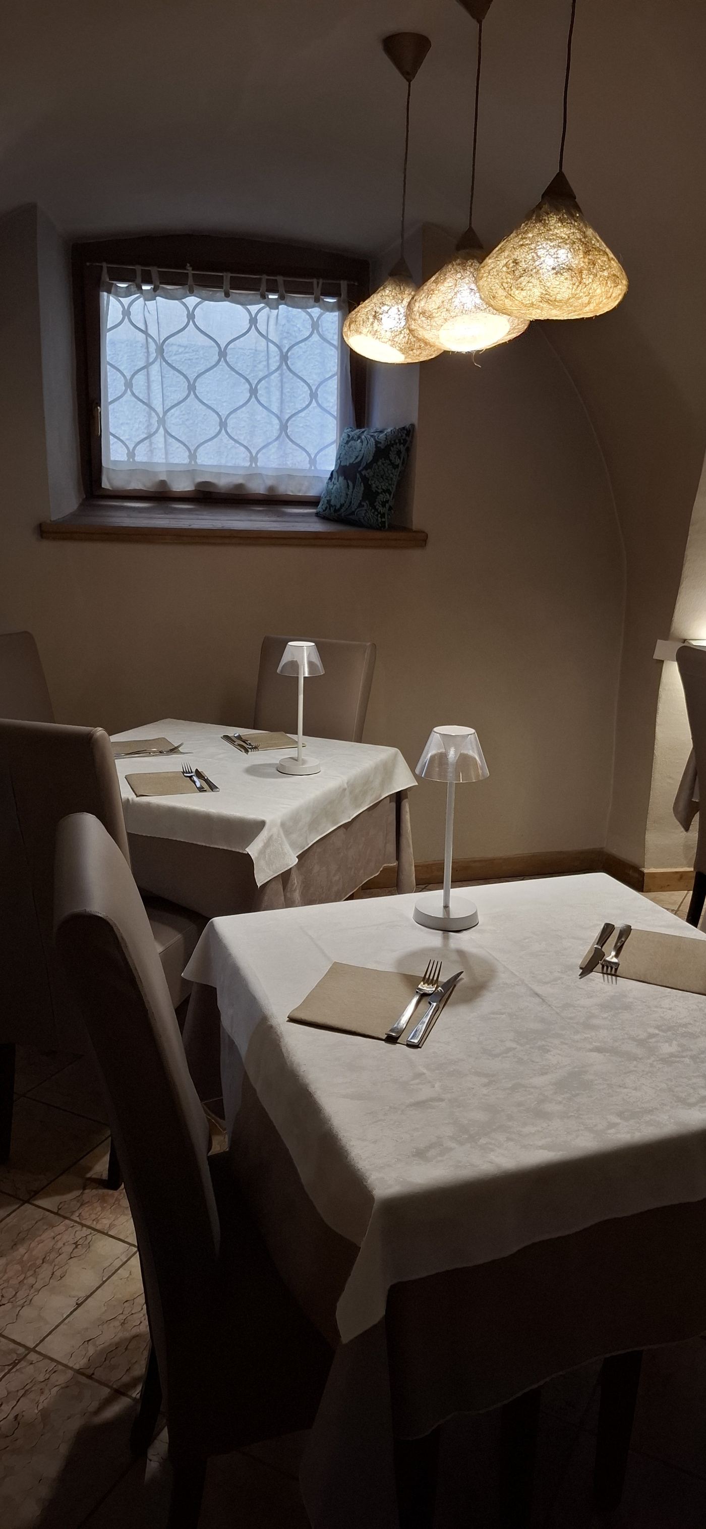 Sala Angelo d'Oro — tavolo apparecchiato